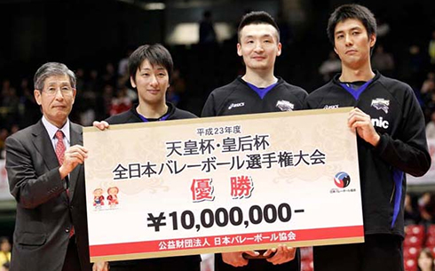 優勝時の集合写真1