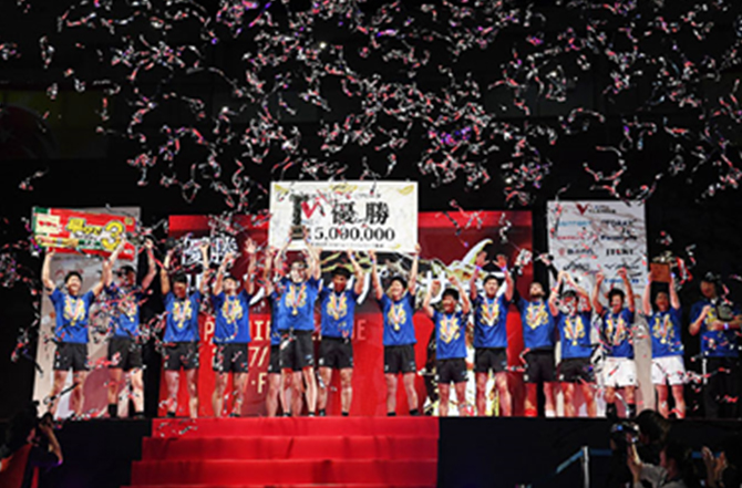 写真:2018年優勝の集合写真