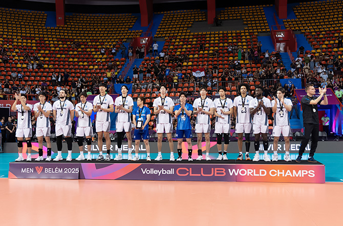 写真：アジアクラブ選手権大会2025年準優勝時の集合写真