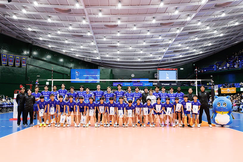 写真：大阪ブルテオンとU15の選手、スタッフの集合写真