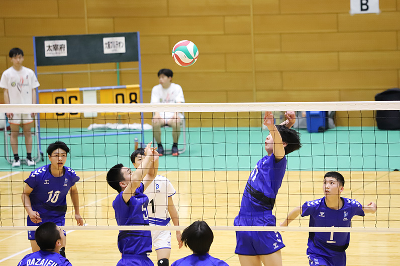 写真：浅倉GMの挨拶を聞く選手たち