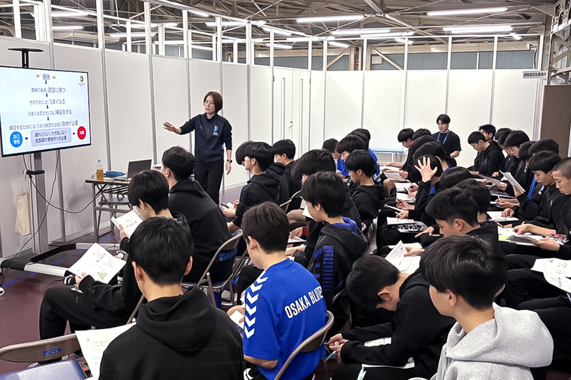 写真：講習を受ける選手たちの様子