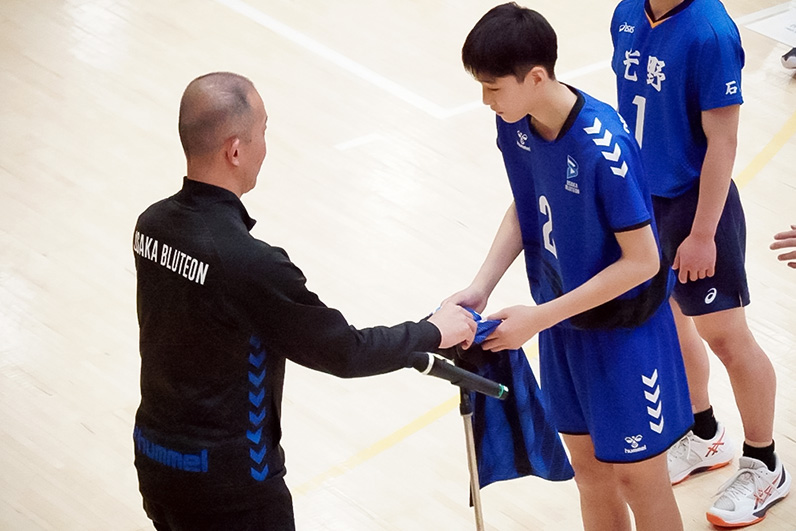 写真：表彰の様子（佐野 日永太選手）