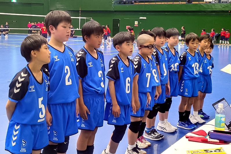 写真：整列する選手たち
