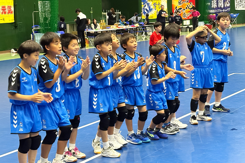 写真：整列する選手たち