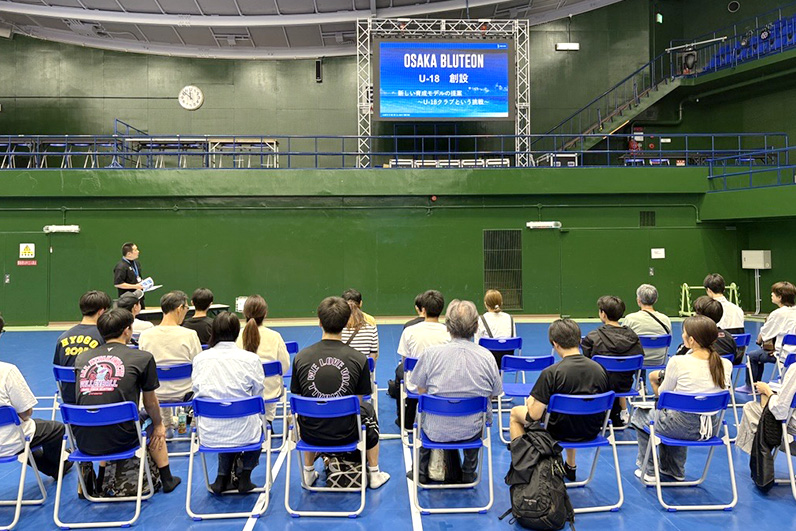 写真:練習会および説明会の様子