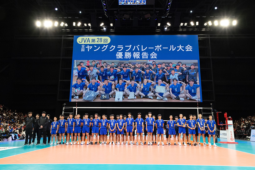 写真:大阪ブルテオンU15の選手、スタッフの集合写真