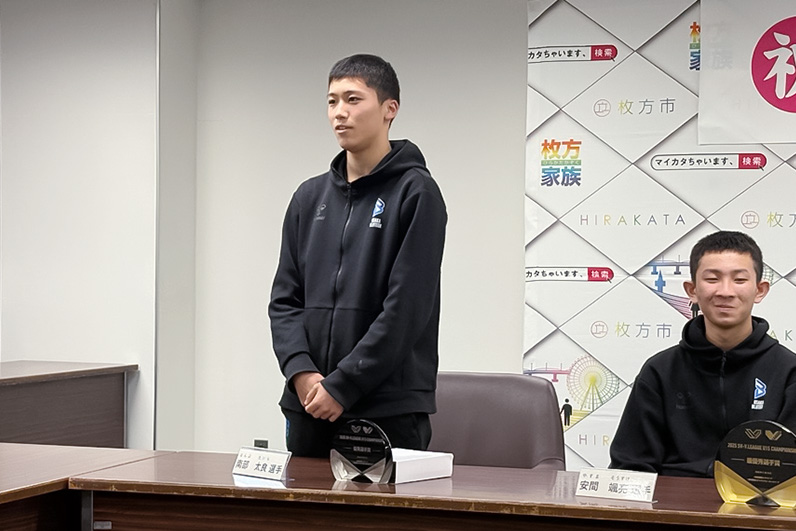 写真：挨拶をする南部選手