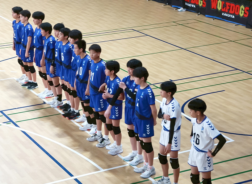 整列する選手たち