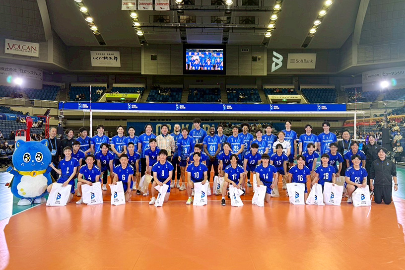 写真:大阪ブルテオンとU15の選手、スタッフの集合写真