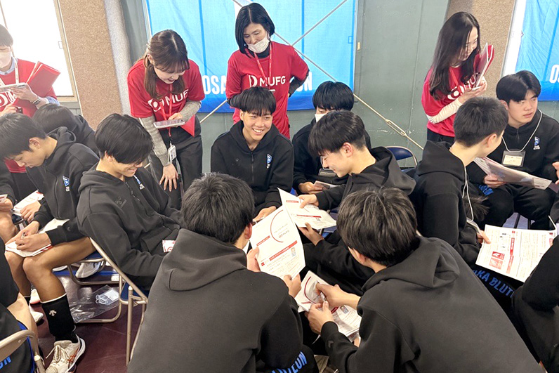 写真：講習を受けるU15の選手たちの様子