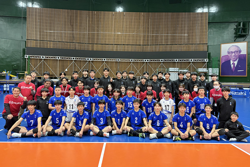 写真：大阪ブルテオンとU15の選手、スタッフの集合写真