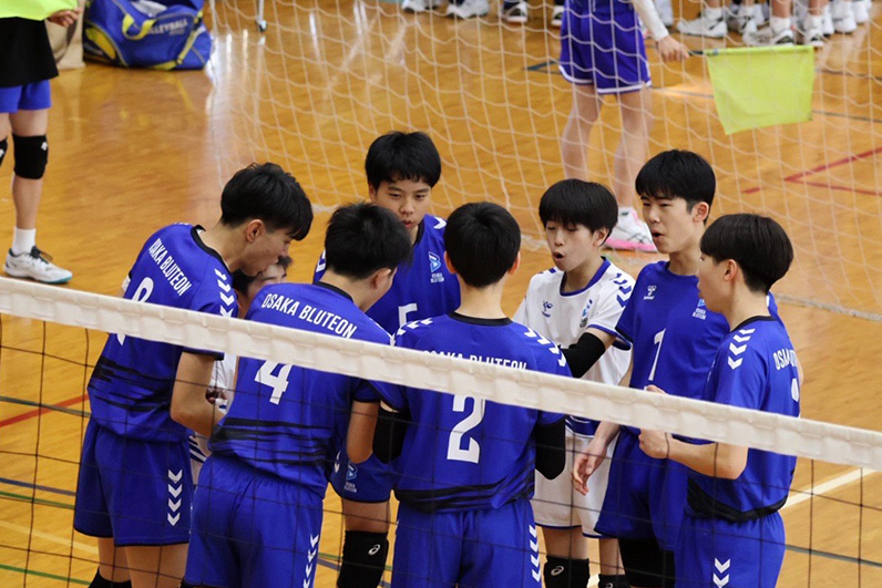 写真:コートに集まるU15の選手たち