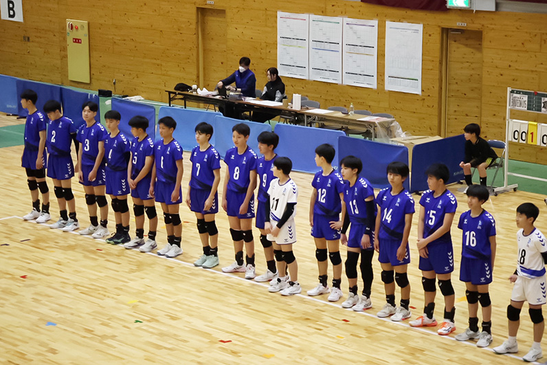 写真：整列する選手たち