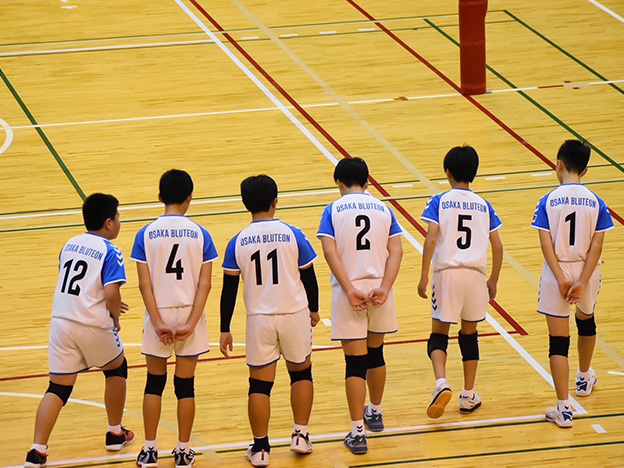 写真：整列する選手たち