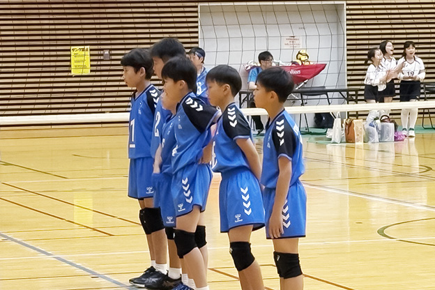 写真：整列する選手たち