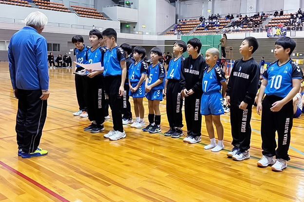 写真：整列している選手たち