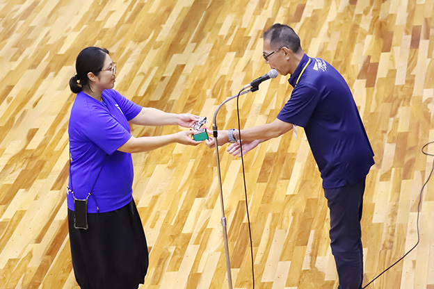 写真：表彰を受けるGOOD Support賞の代表者