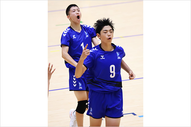 写真：コートを駆ける選手の様子