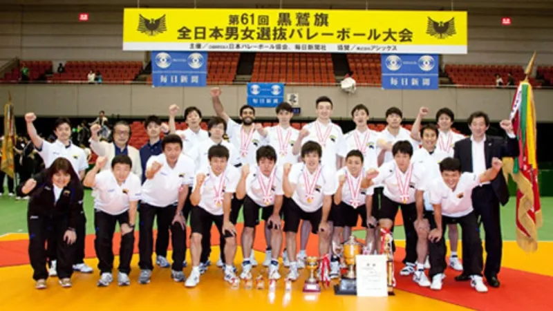 Juara Turnamen Bola Voli Seleksi Pria dan Wanita Seluruh Jepang Piala Kurowashiki ke-61