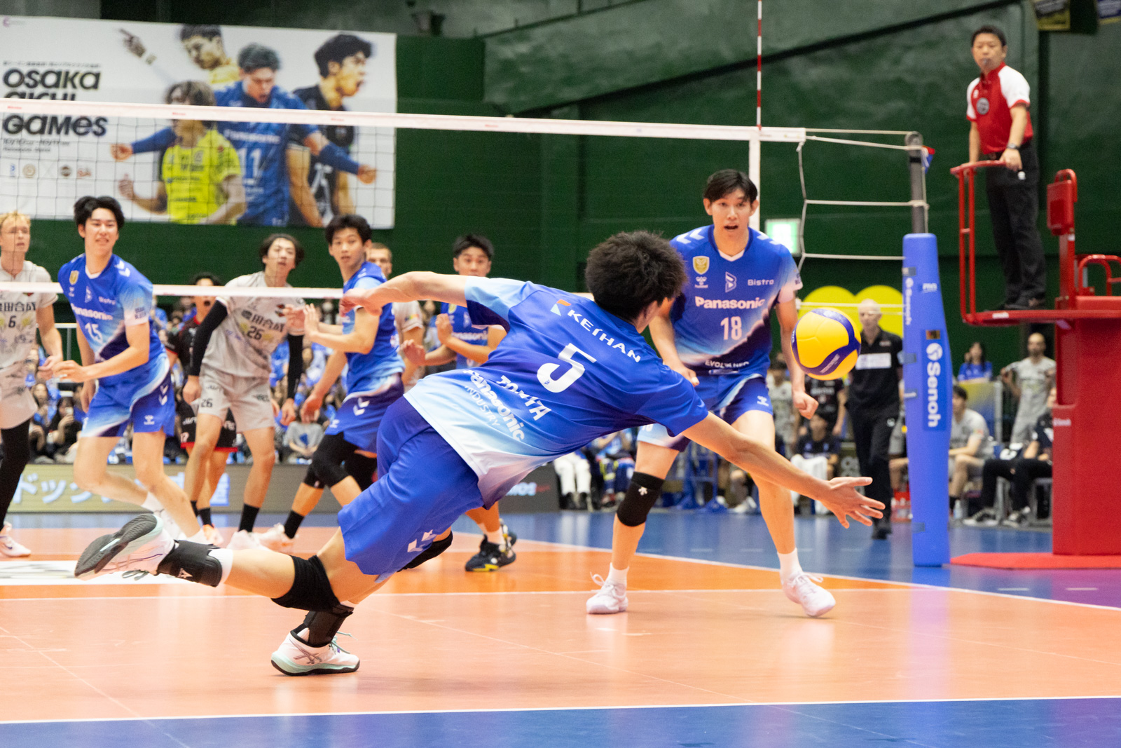 写真：富田将馬レシーブ