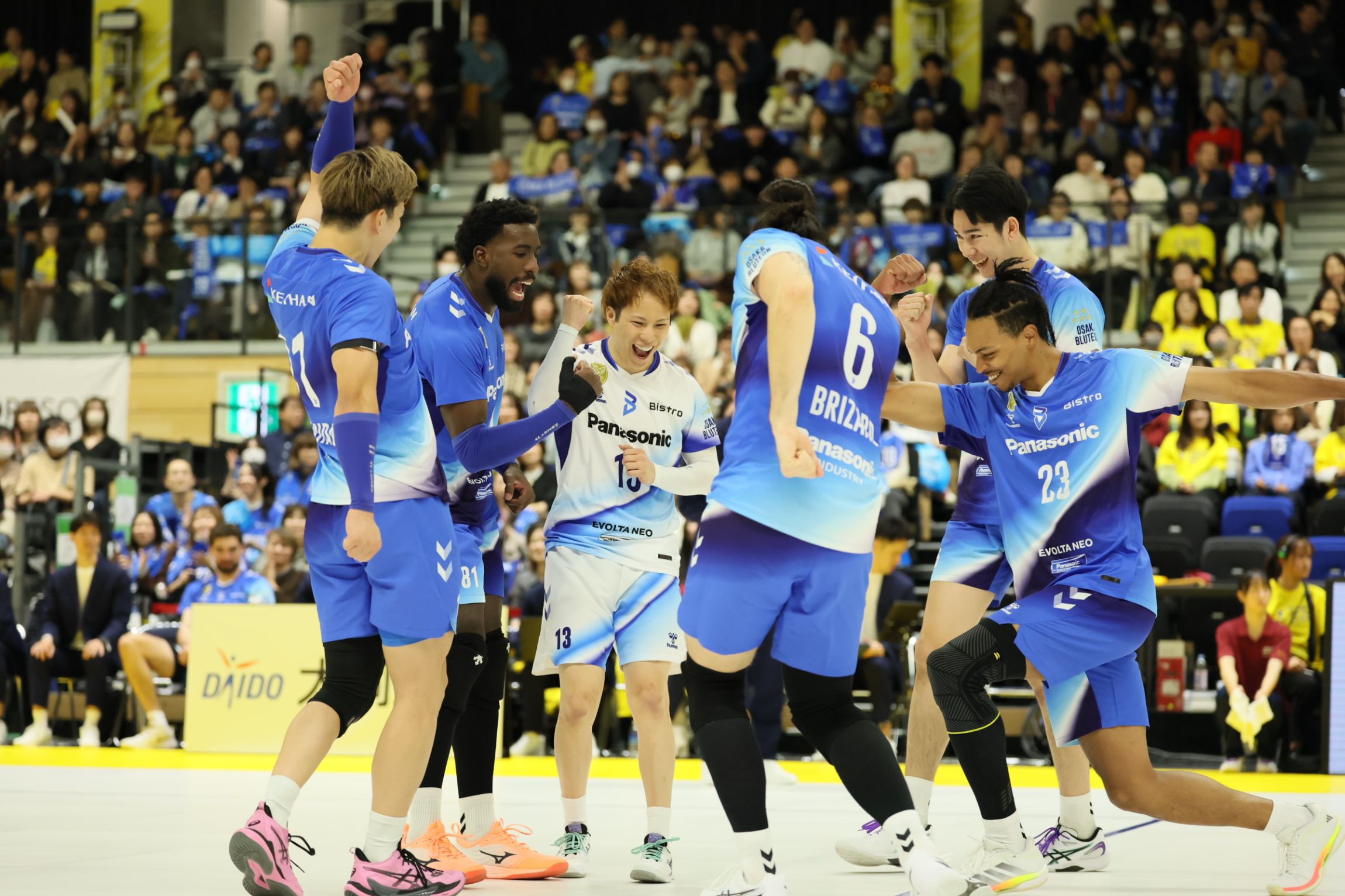 写真：サービスエースを決めて喜ぶ