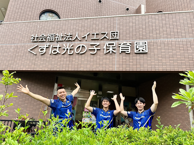 写真:ポーズをとる大竹選手、中村選手、垂水選手