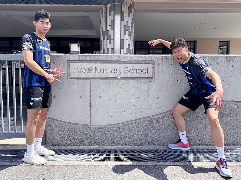 写真：ポーズをとる西川選手、今村選手
