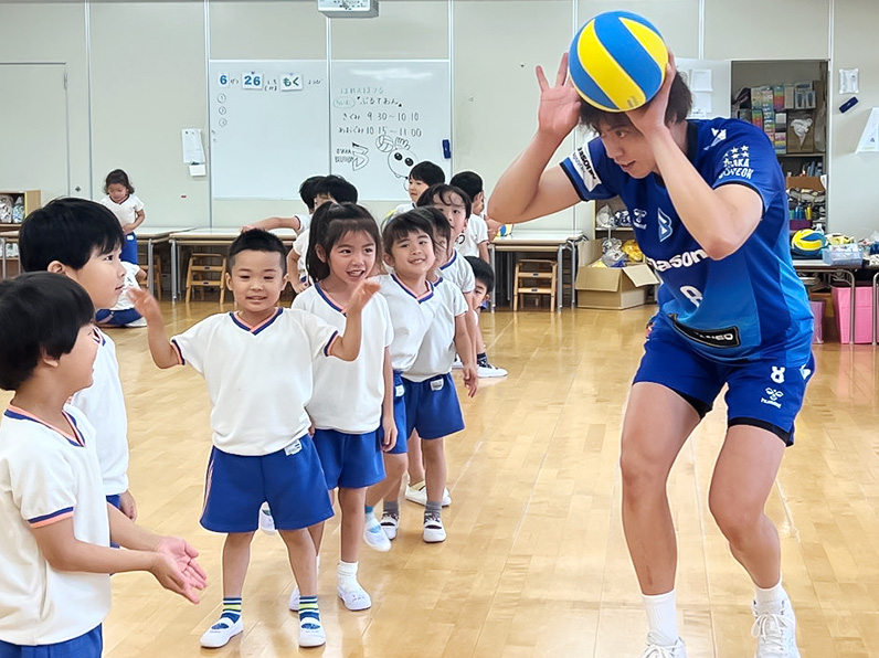枚方市子ども交流事業 大阪ブルテオンバレーボール教室（枚方市 茄子作