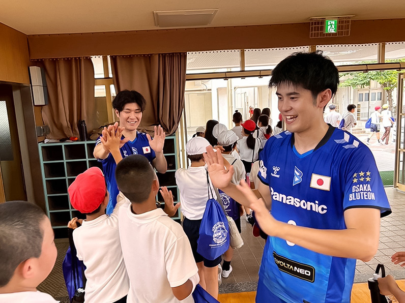写真：選手、コーチと子供たちの質疑応答の様子
