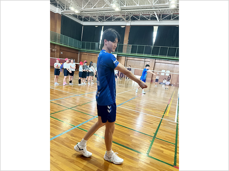 ภาพถ่าย: ผู้เล่นคาเนดะฝึกซ้อมร่วมกับเด็กๆ