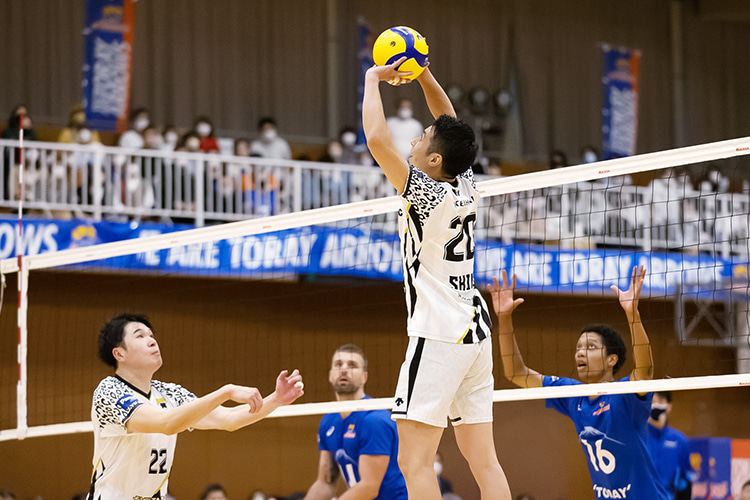 バレーボール　パナソニックパンサーズ　大阪ブルテオン いつも周りには人が集まる太陽のような #今村貴彦 選手🌞 本当に