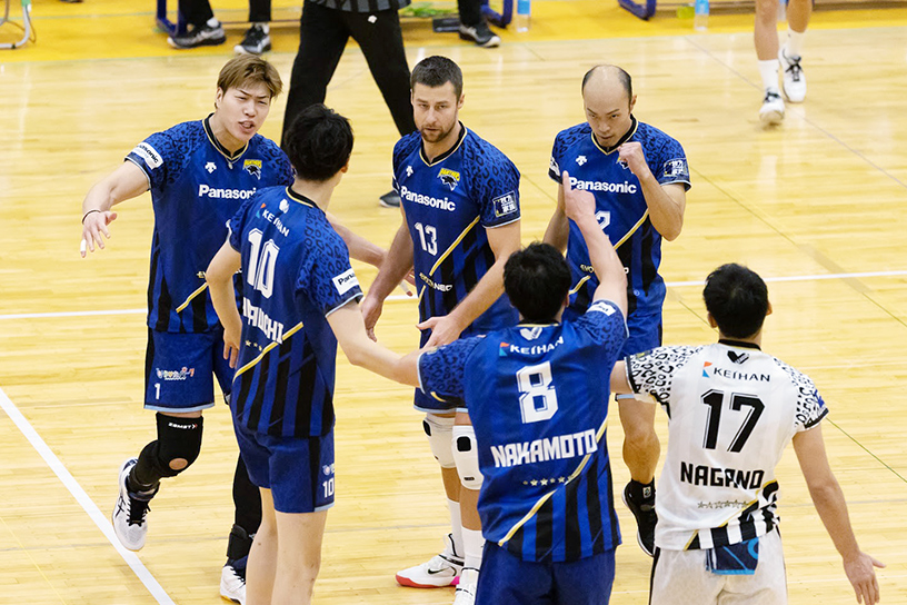 写真：清水選手、山内選手、クビアク選手、深津選手、仲本選手、永野選手