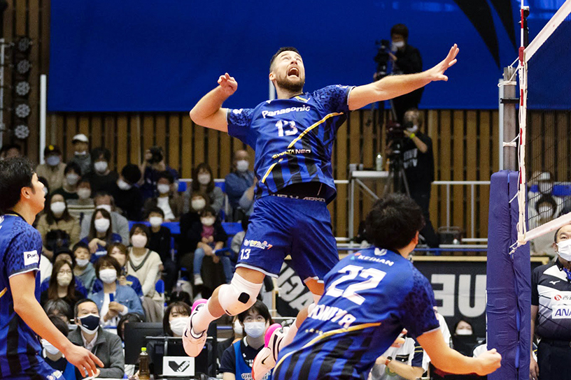 写真:クビアク選手、伊賀選手、深津選手