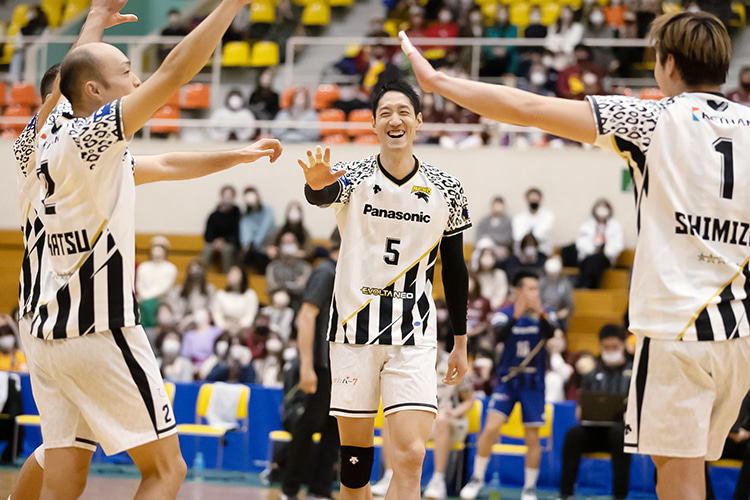 写真:深津選手、渡辺選手、清水選手