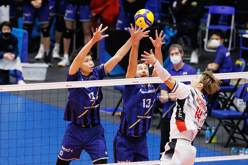 写真:山内選手とクビアク選手