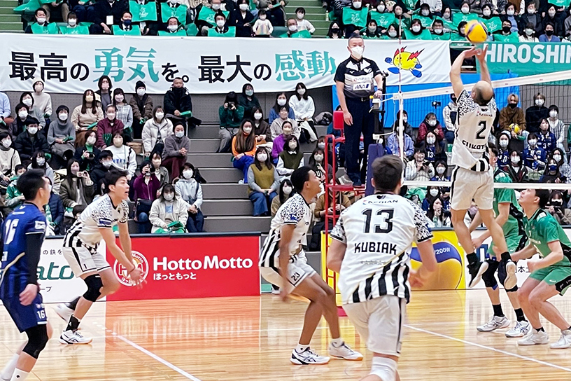 写真:深津選手のトス