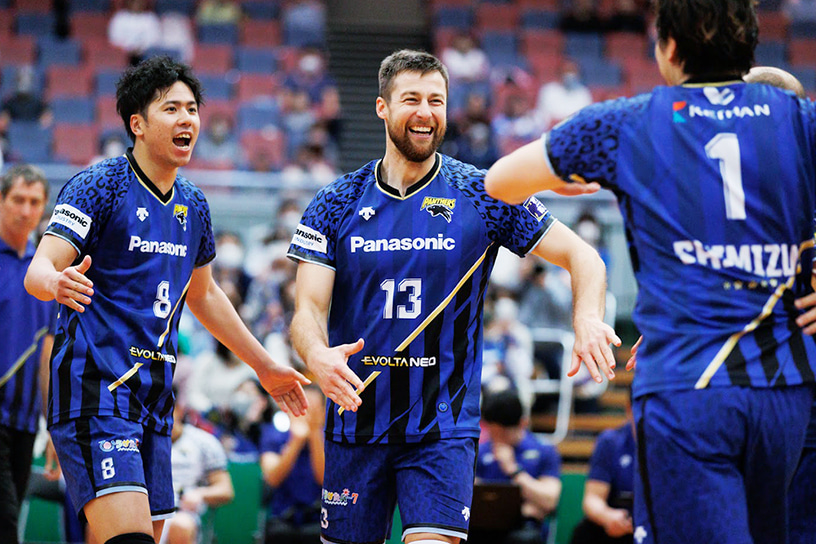 写真：仲本選手、クビアク選手