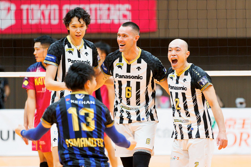写真：山内選手、ジェスキー選手、深津選手