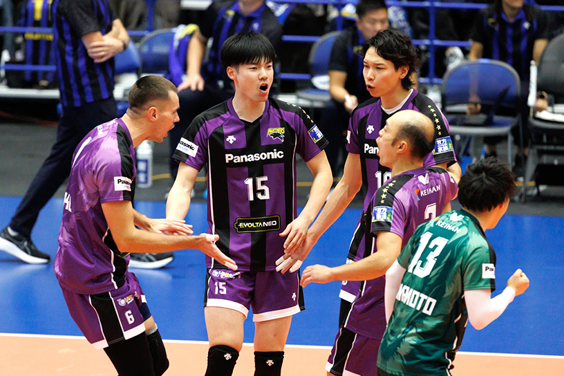 写真：ジェスキー選手、大塚選手、山内選手、深津選手、山本選手