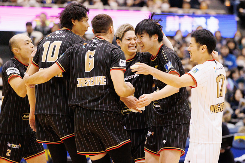 写真：深津選手、山内選手、ジェスキー選手、西田選手、大塚選手、永野選手