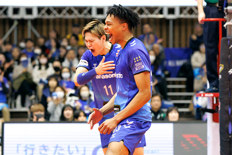 写真：エバデダン選手、西田選手