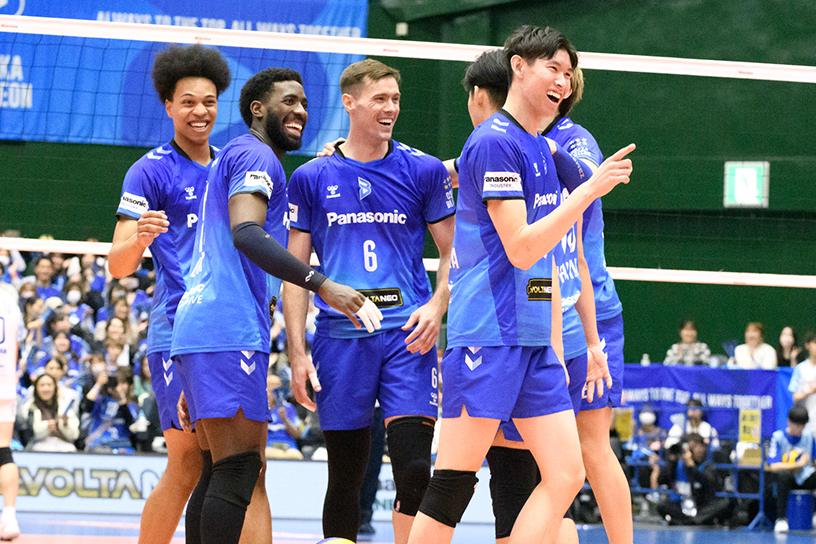 写真:コート上の選手たち