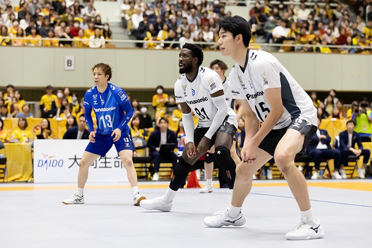 写真:山本選手(左)、ロペス選手(中央)、甲斐選手(右)