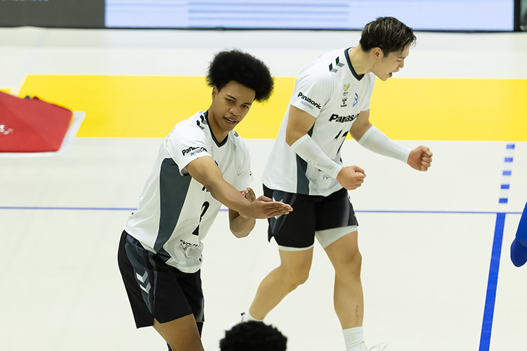 写真:ラリー選手(左)、西田選手(右)