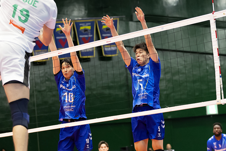 写真:山内選手(左)、富田選手(右)