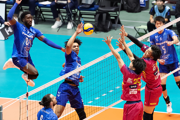 写真:ロペス選手(左)、ラリー選手(右)