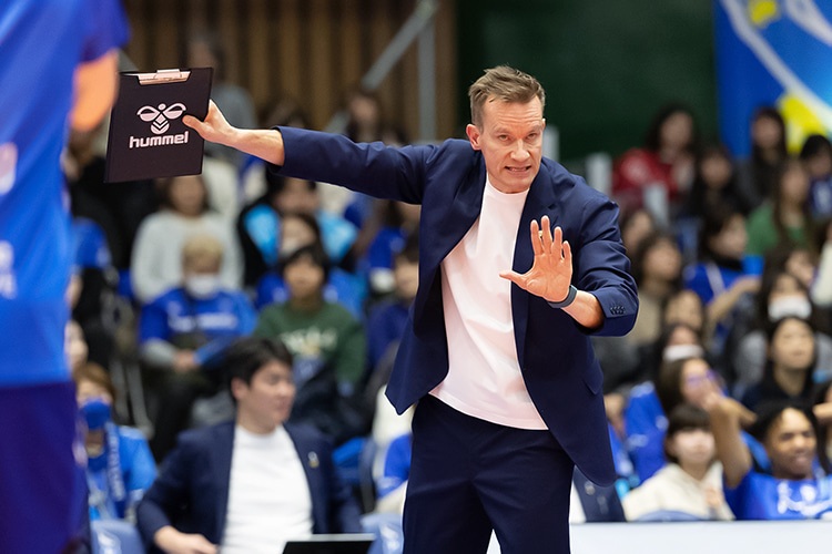 写真:サムエルボヘッドコーチ