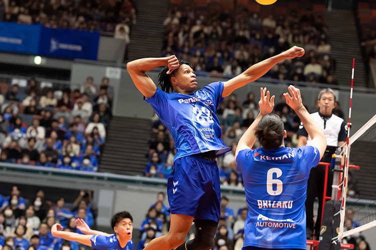 写真:ラリー選手(左)、ブリザール選手(右)