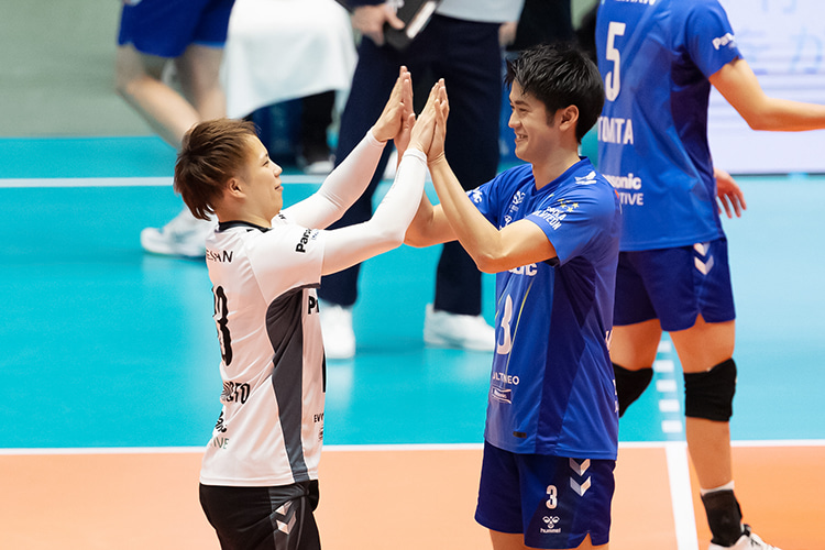 写真:山本選手(左)、中村選手(右)